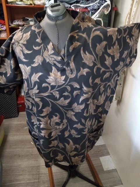 5X-6X  Scrub top-plus size  Copper on Black - Image 1 of 1