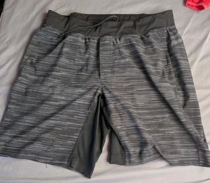 Lululemon Shorts Herren Large schwarz DAS ohne Futter Fitnessstudio Laufen Lounge Reißverschlusstasche 9 Zoll - Bild 1 von 4