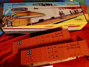 Varney Aerotrain Santa Fe All The Way ATSF Steel Refrigerator Car Rad Box HO Kit - Bild 1 von 13