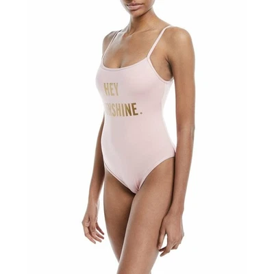 Traje de baño Kate Spade New York de una pieza Aloha rosa Hey Sunshine letra dorada Foto 1 de 4