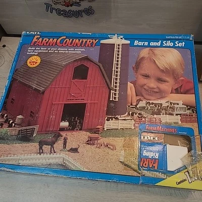 Juegos de colección Ertl Farm Country granero y silo, cobertizo de ganado, establo de equitación Foto 1 de 4