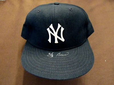 SOMBRERO MODELO PROFESIONAL YOGI BERRA WSC MVP NEW YORK YANKEE FIRMADO AUTOMÁTICO VINTAGE NEW ERA JSA Foto 1 de 4