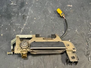 1996-2002 BMW Z3 RIGHT PASSENGER SIDE EXTERIOR DOOR HANDLE LOCK LATCH PULL OEM - Picture 1 of 5