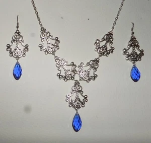 FILIGREE VICTORIAN STYLE SILVER PLATE BLUE BRIOLETTE DROP NECKLACE EARRING SET  - Picture 1 of 6