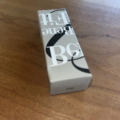 Lápiz labial Benefit Sssh  Foto 1 de 3