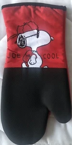 Peanuts~Snoopy as “JOE COOL”~Silicone Oven Mitt~13” X 7.5”~New~2020~Fast Ship. - Picture 1 of 3