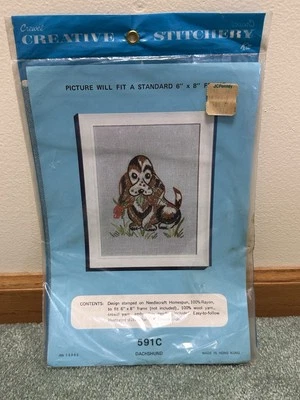 Nuevo en Paquete De Colección Vogart Crewel Kit de Costura Creativa 591C Dachshund Perro Se Adapta a Marco de 6"x8" Foto 1 de 4