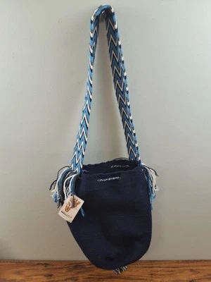 Bolso Mochila Boho Hecho a Mano Isasuma Wayuu Único y Auténtico Alta Calidad AZUL Foto 1 de 4
