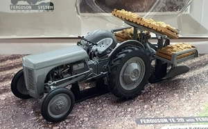 Universal Hobbies 1/32 Scale UH7127 - Ferguson TE 20 with Potato Planter - Grey - Picture 1 of 6