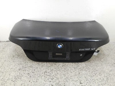 04-07 Tapa de la cubierta del maletero trasero BMW 525i 525xi OEM negro sin alerón Foto 1 de 4