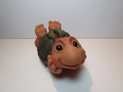  2008 EURO TURTLE BANK - 4" Dam Troll - NEW w/KEY, BUT MISSING HANG TAG - Rare - Image 1 of 4
