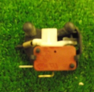 TUMBLE DRYER WHITE KNIGHT C45CW Door Micro switch - Picture 1 of 1