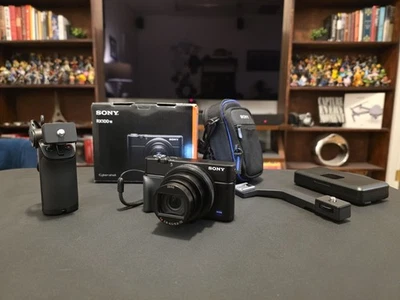 Cámara Sony Cyber-Shot DSC-RX100 VII RX100VII + ¡Extras!  Modelo EE. UU. con empuñadura  Foto 1 de 4