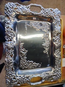 Bandeja de aluminio grande pesada Arthur Court 2001 con asas diseño de uvas 18" x 13" - Imagen 1 de 7