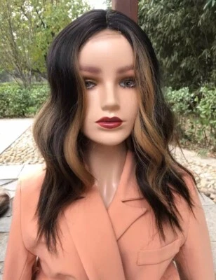 Peluca resistente al calor de parte media de 14"" rubia rizada ombre con raíces Foto 1 de 4