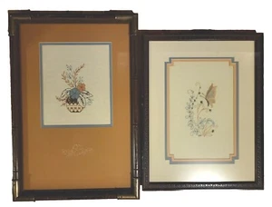 Paar Vintage 1982 professionell gerahmte Blume Nadelspitze Kreuzstich Kunst signiert - Bild 1 von 16