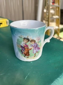 Antike Kinder Tasse - 3 Kinder halten Hände tanzen 2,5 Zoll - Bild 1 von 5