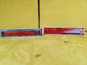USED FORD D4ZB-15A465-A 1974-1978 MUSTANG REAR PANEL RED MARKER LIGHT PAIR - Bild 1 von 6