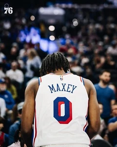 Foto de baloncesto de la NBA Tyrese Maxey Center Court Philadelphia 76ers 8x10 - Imagen 1 de 1