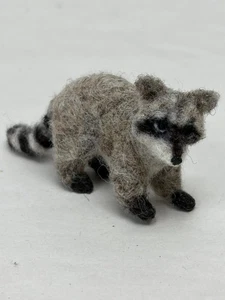 MINIATUR NADEL GEFILZT WASCHBÄR - Bild 1 von 4