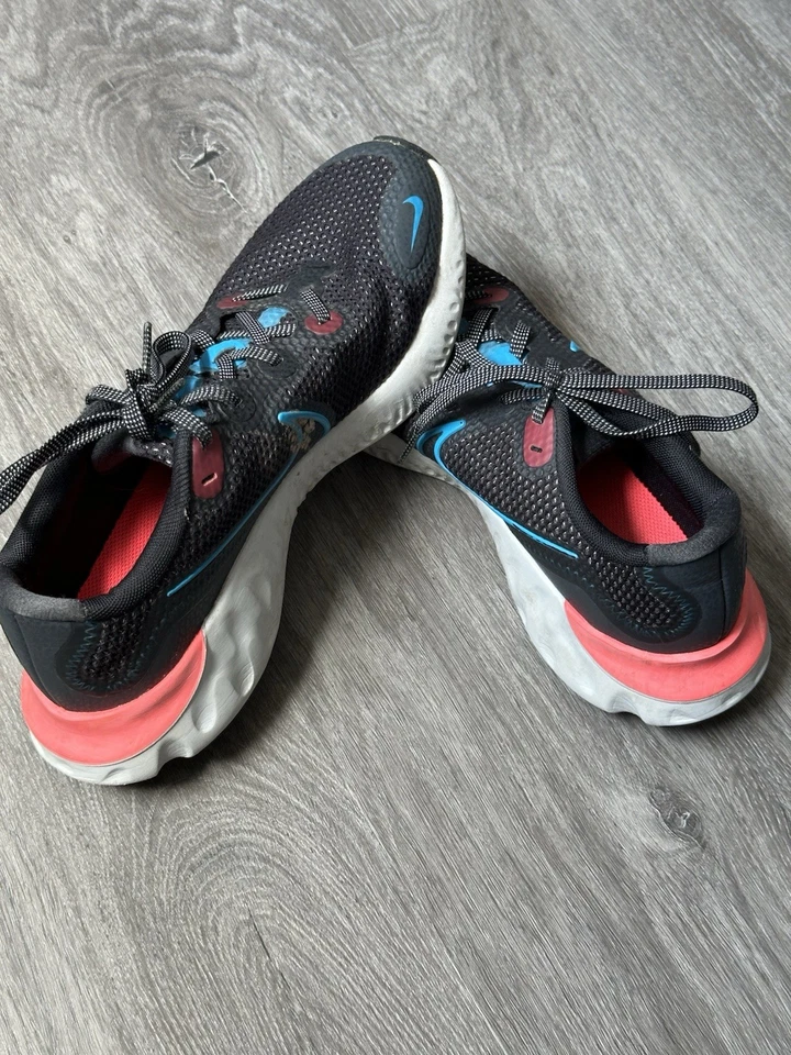 Nike Renew молодежи черный, синий и коралловый розовый спортивные шоу - размер 6,5Y / 8 Вт - Изображение 1 из 1