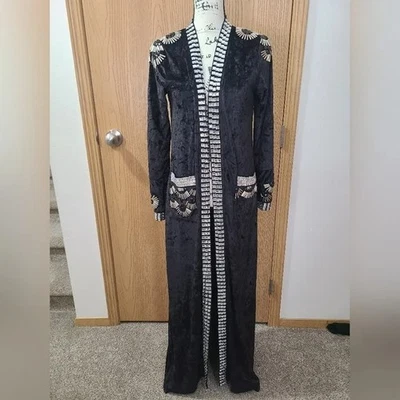 Cárdigan plumero negro de terciopelo aplastado adornado con cuentas brillantes PEQUEÑO Foto 1 de 4