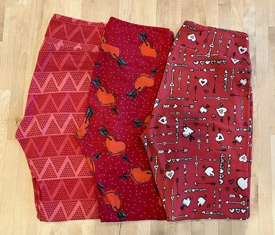 LuLaRoe OS Leggings Lot Of 3 Valentine Designs: Tiny XOs Hearts Arrows Ex Cond - Image 1 of 4
