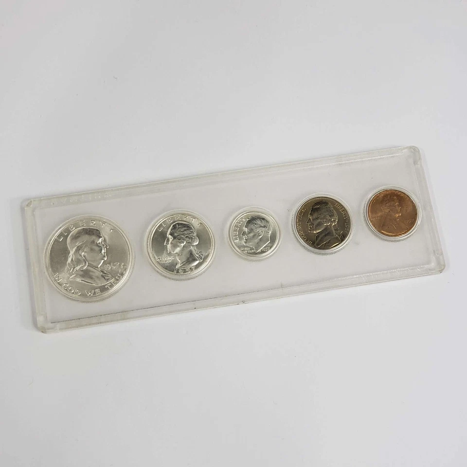 (1) 1957 United States Mint SILVER Philadelphia Year Set WHITMAN Plastic Holder - Image 1 of 4