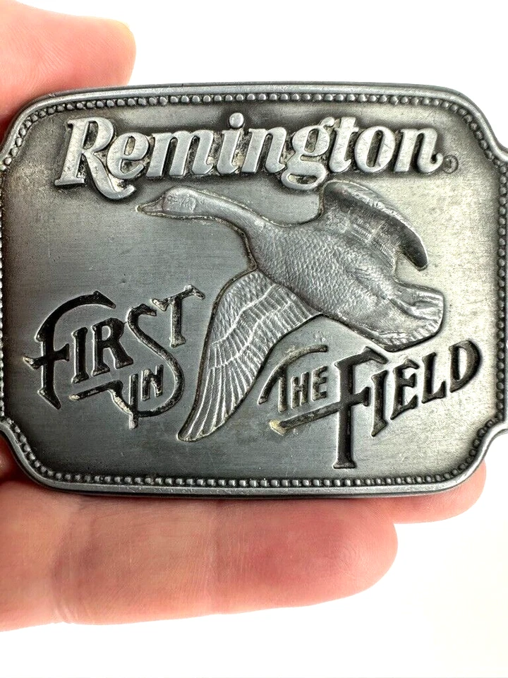 Fivela de cinto vintage Remington 'First in the Field' 1980 Canada Goose FEITA NOS EUA - Imagem 1 de 4