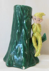 Gilner Keramik dunkelgrüne Baumstumpfvase & sitzender limettengrüner Pixie auf Ast - Bild 1 von 9