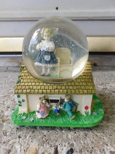 1995 ASHTON DRAKE GOLDILOCKS AND THREE BEARS SNOW WATER MUSIC GLOBE - Picture 1 of 7