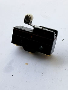 OMRON Z-15GW2255B 15A MICROSWITCH (BR4C.6b16) - Imagen 1 de 4