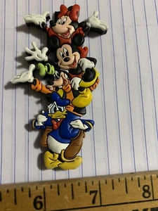 Mickey Minnie Goofy Donald Mouse amigos hombros de pie nevera imán Ab - Imagen 1 de 4