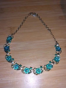 Vintage grüne Coro geformte Blume Glas AB Strass goldfarbene Halskette signiert  - Bild 1 von 5