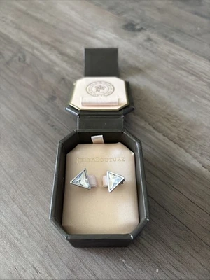Pendientes Juicy Couture en forma de pirámide tono plata poste Foto 1 de 4