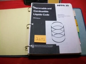 LG. CARPETA DE CÓDIGOS RELACIONADOS CON AVIONES NFPA DE COLECCIÓN EDICIONES 1988-90 REIMPRESIONES EN MUY BUEN ESTADO. - Imagen 1 de 9