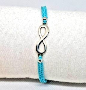 BOHO Makramee - Armband in Türkis mit Unendlichkeitszeichen in Silber farbend - Bild 1 von 2