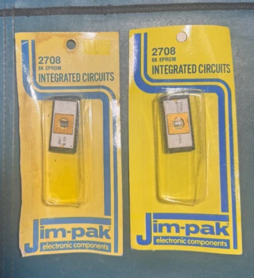 Новый в упаковке лот из 2 Signetics 2708 8K EPROM белая керамика и золото ICs - Изображение 1 из 4