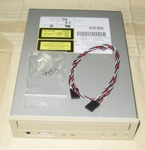 Lecteur CD-R/RW PLEXTOR PX-32TSi SCSI 50 broches Japon vintage graveur testé - Photo 1/10