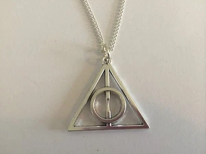 ❤️SILVER TONE HARRY POTTER Deathly Hallows Necklace Pendant 18 Silver Tone Chain - Picture 1 of 1