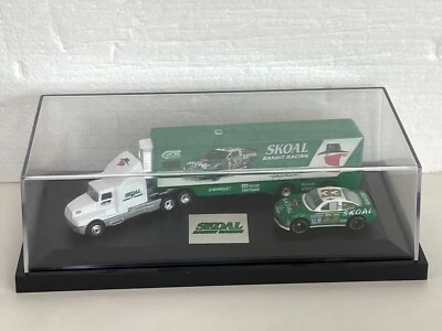 1997 MATCHBOX KEN SCHRADER #33 SKOAL BANDIT CAR & TRUCK DISPLAY NUMBERED - Image 1 of 4