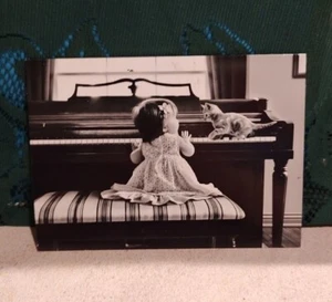 Tarjeta de aliento AvantiPress piano niña y gatito "nadie escucha como tú" - Imagen 1 de 7