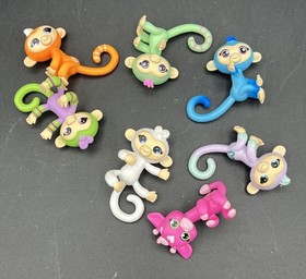 Lot Of 7 Fingerlings Minis Monkey Monkies Cow WowWee Bundle Toys