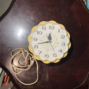 GE General Electric Yellow Daisy Flower Electric Wall Clock MCM Working  - Picture 1 of 4