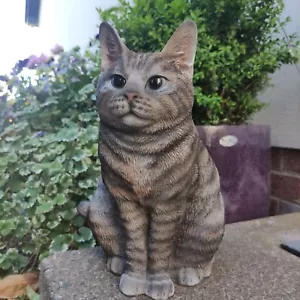 Vivid Arts sitzende Tabby Katze Haus Garten Deko, XRL-SC33-D, NEUES GESCHENK - Bild 1 von 8