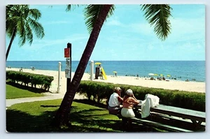 Postal de Palm Tress en Ocean Beach en Boynton Beach Florida c1962 - Imagen 1 de 2