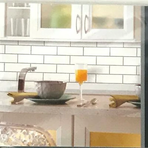 Juego de 4 calcomanías de pared RoomMates StickTiles blancas metro nuevo en paquete York TIL3459FLT - Imagen 1 de 5