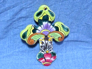 Nuovo Talavera Cross 8,25" Multicolore Scalloped Made in Mexico - Foto 1 di 5