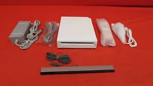 Console videogiochi Nintendo Wii con controller generici 6554 - Foto 1 di 6