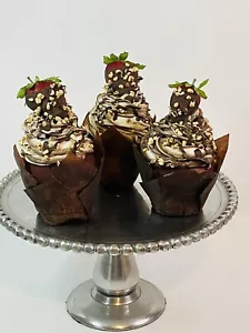 Künstliche Lebensmittel Gefälschte Cupcakes Erdbeere mit Nüssen 3er Set - Bild 1 von 7
